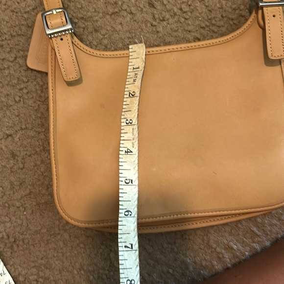 Authentic Coach small messenger flap crosssbody bag - Picture 4 of 13